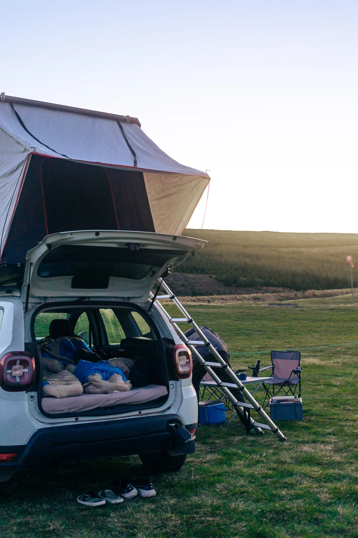 Dacia Duster Dachzelt komplett aufgebaut in Island