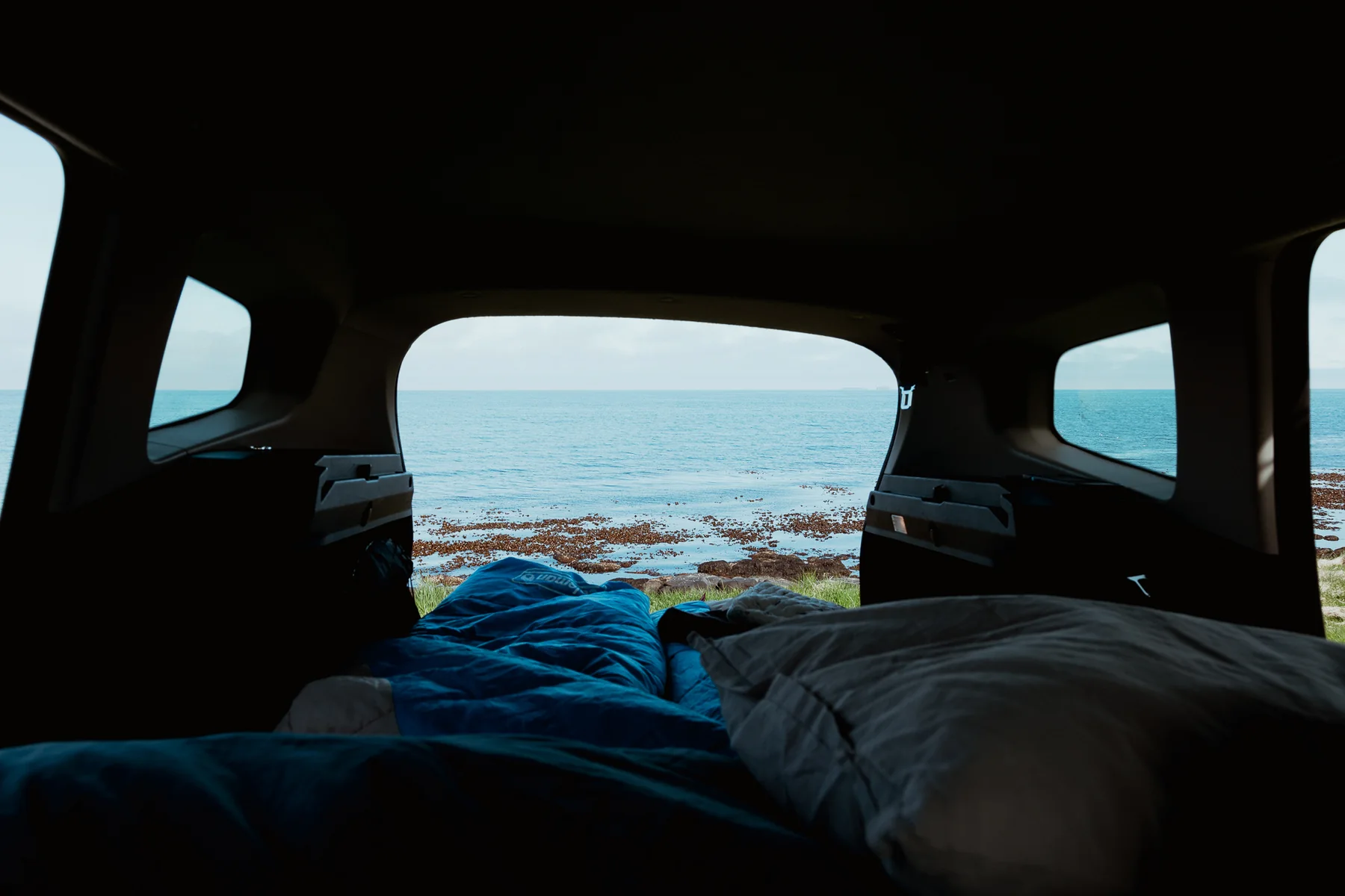 Blick aus dem Schlafbereich im Dacia Duster