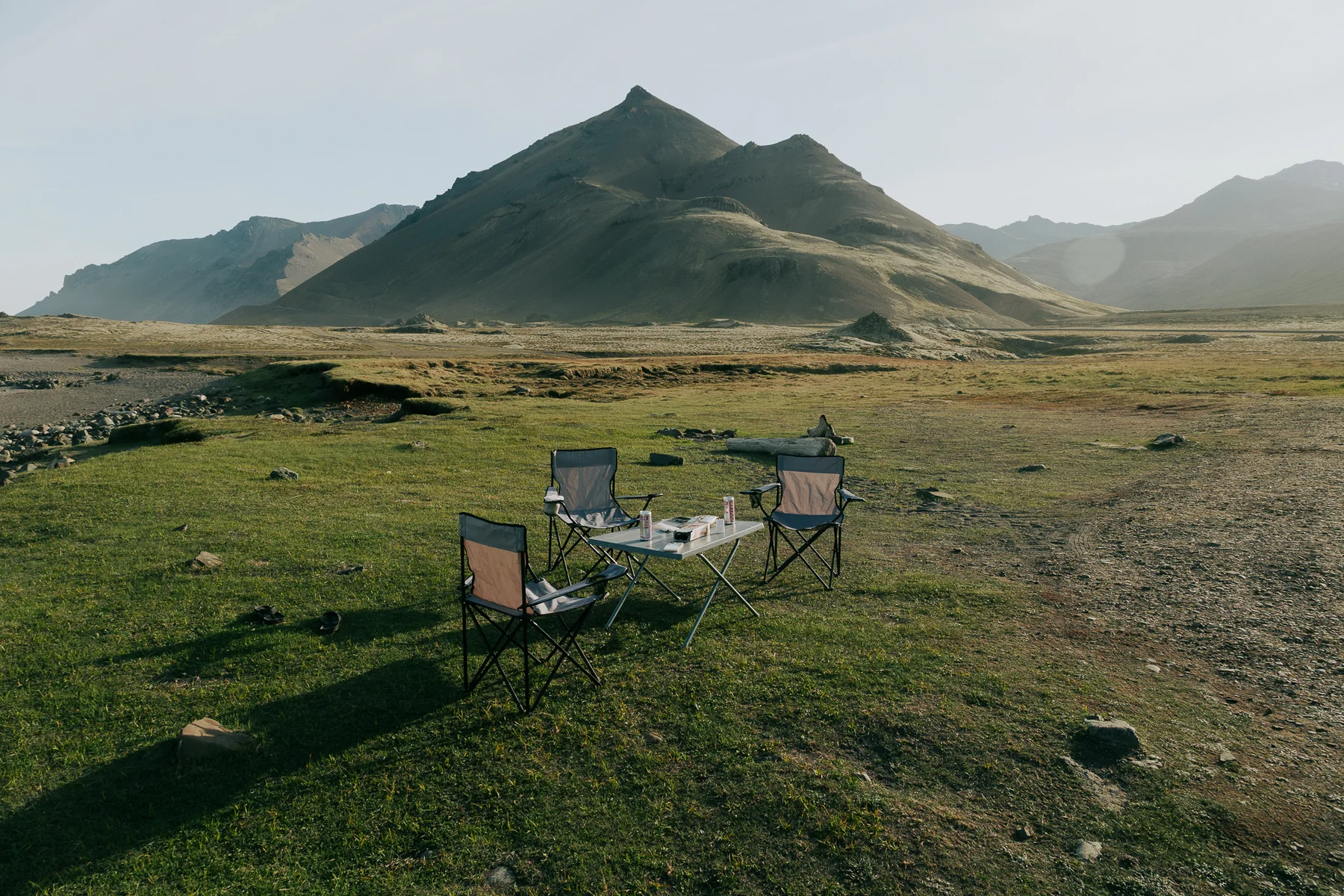 Campingstühle und Tisch in Island