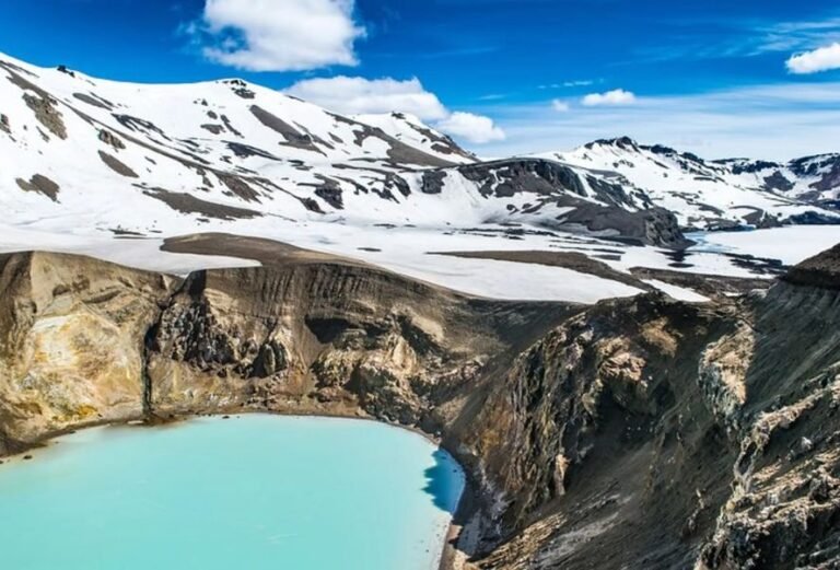 Exploring the Majestic Askja: A Guide with BlackSheepCampers Rental